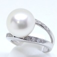 画像1: K18WG　ホワイトゴールド　真珠 11.7mm　ダイヤモンド 0.16ct　指輪　中古　美品　レディース　ジュエリー　パール　ダイヤ　リング　質屋　6月誕生石　 (1)