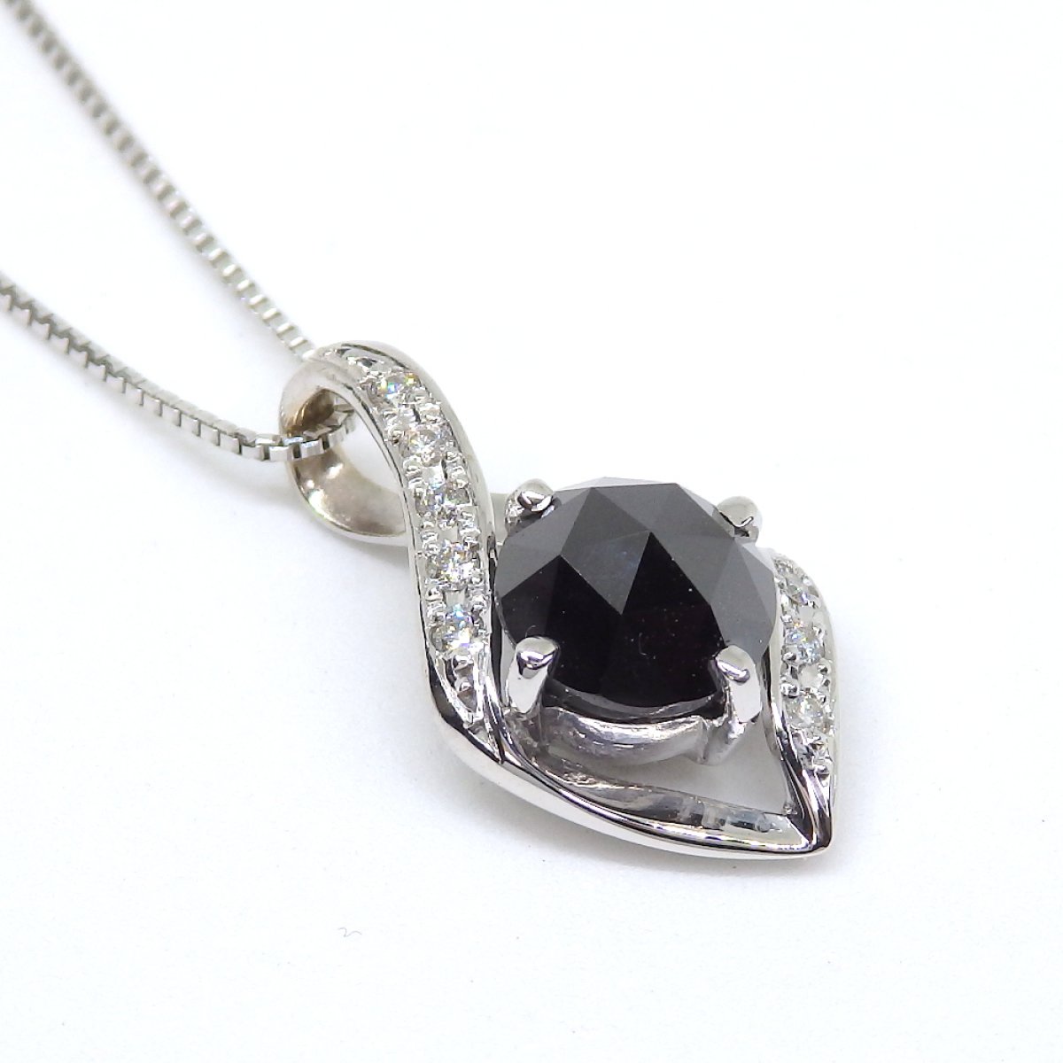 画像3: K18WG ホワイトゴールド　ブラックダイヤ　1.69ct　ダイヤ　0.07ct　ペンダント付ネックレス　中古　美品　レディース　質屋　