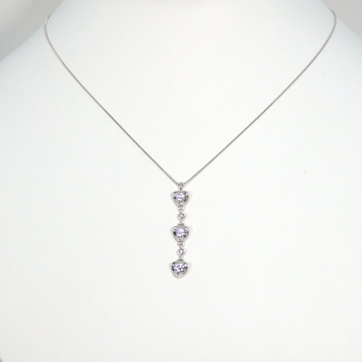 画像5: K18WG ホワイトゴールド　ダイヤモンド　0.48ct   ペンダント付ネックレス　トリロジー　ハート　3個石 中古　美品　レディース  ペンダント　ジュエリー　高品質　ダイヤ　質屋