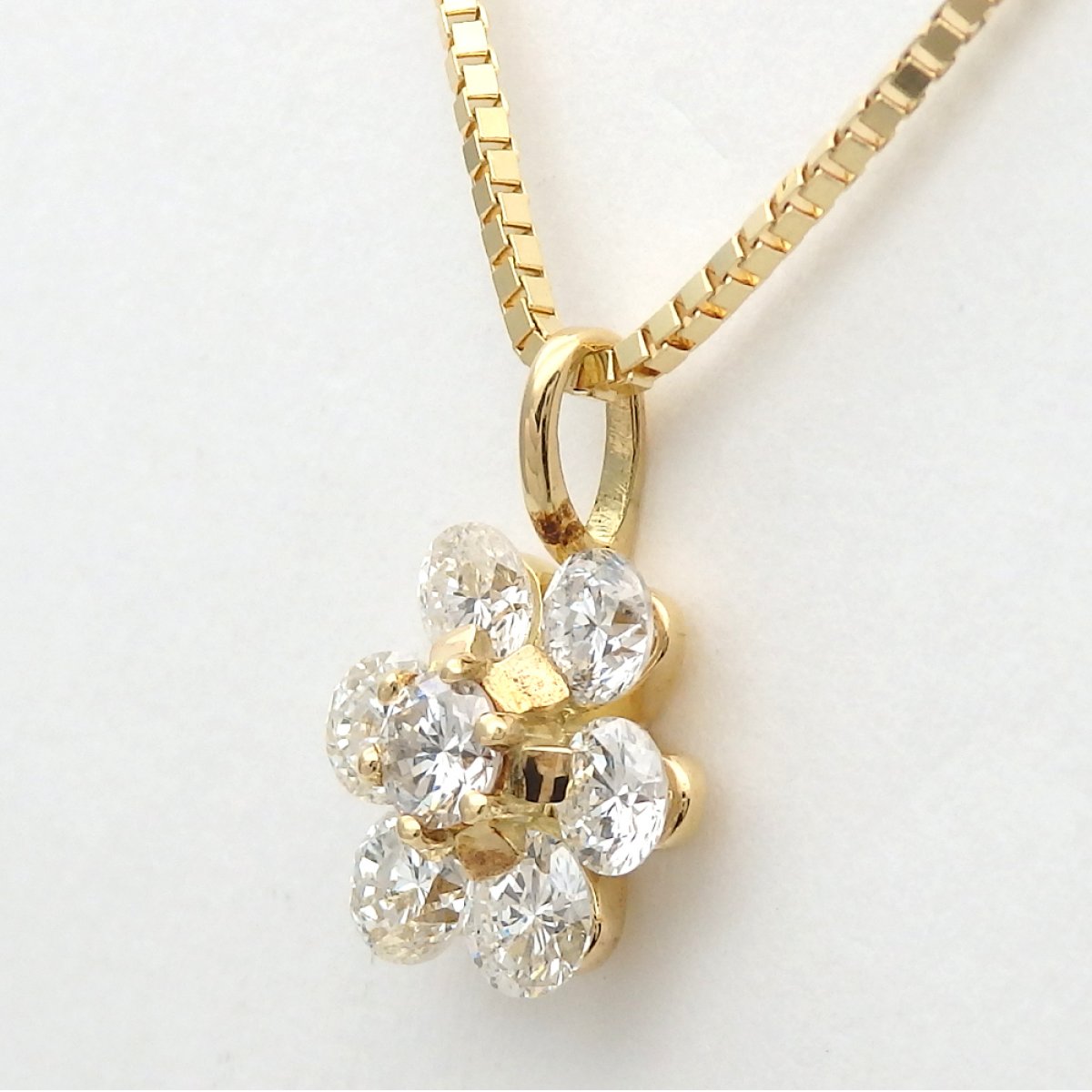 画像2: K18 ゴールド　ダイヤモンド 1.00ct　ペンダント付ネックレス　中古　美品　レディース　ジュエリー　ダイヤ 　1カラット　フラワー　750　ウノアエレ　ペンダント　質屋