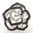 画像1: K18WG ホワイトゴールド　 ブラックダイヤモンド 0.27ct　ダイヤモンド 0.06ct 指輪 新品仕上済　美品　フラワー　薔薇　4月誕生石　中古　リング　ジュエリー　レディース　ダイヤ ブラックダイヤ 質屋 (1)
