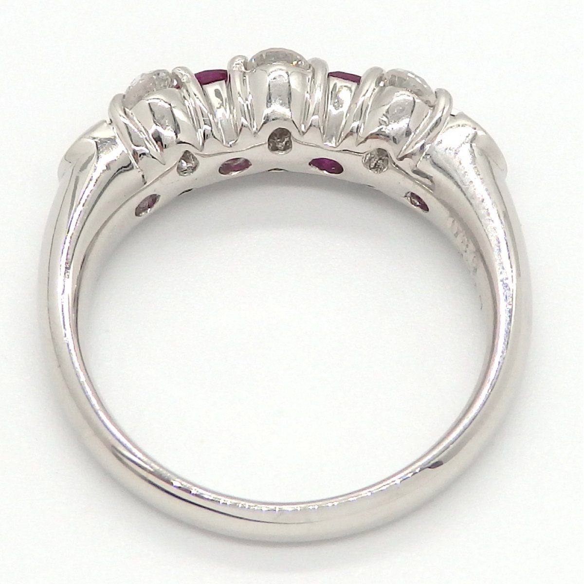 画像4: Pt900 プラチナ ルビー 0.80ct　ダイヤモンド 0.52ct 　指輪　中古　美品　ジュエリー レディース　アクセサリー　一文字 ダイヤ　鑑別書付　リング　7月誕生石　 質屋