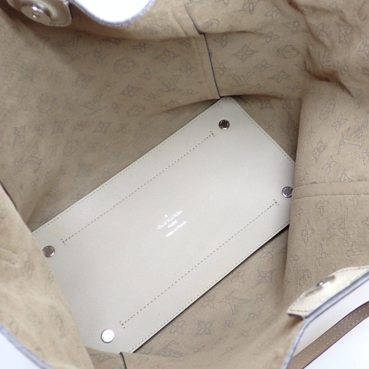 画像2: 【LOUIS VUITTON】ルイ・ヴィトン　モノグラム マヒナ　ヒナMM　ポーチ付　トートバッグ　ガレ　グレージュ　M53140　中古　バッグ　レザー　モノグラムマヒナ　レディース 　ベージュ　ショルダー　質屋　