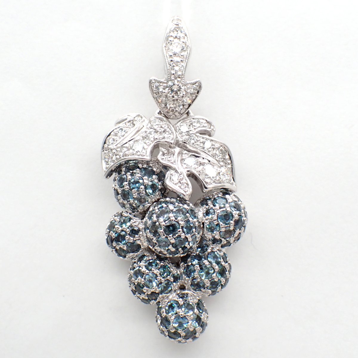 画像1: K18WG　ホワイトゴールド　アレキサンドライト 2.20ct　ダイヤモンド 0.75ct　ペンダントトップ　ソーティング付　パヴェダイヤ　ブドウ　中古　美品　レディース　ジュエリー　アクセサリー　果物　6月誕生石　質屋