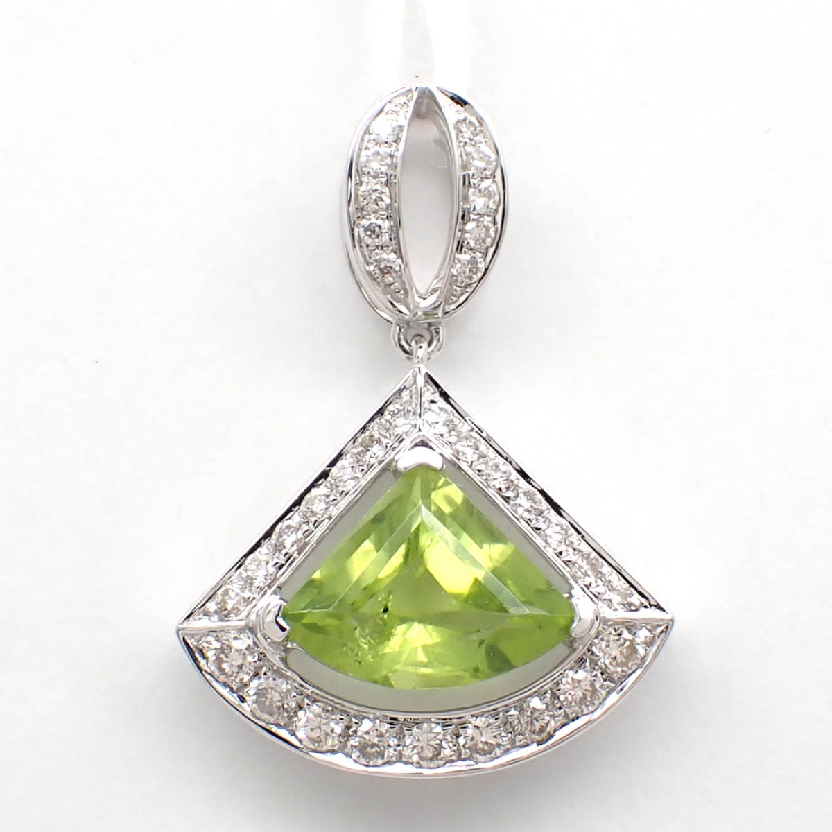 画像1: K18WG　ホワイトゴールド　ペリドット 1.18ct　ダイヤモンド 0.26ct　ペンダントトップ 　ダイヤ　中古　美品　トップのみ　8月誕生石　ペンダント　ジュエリー　レディース　アクセサリー　質屋