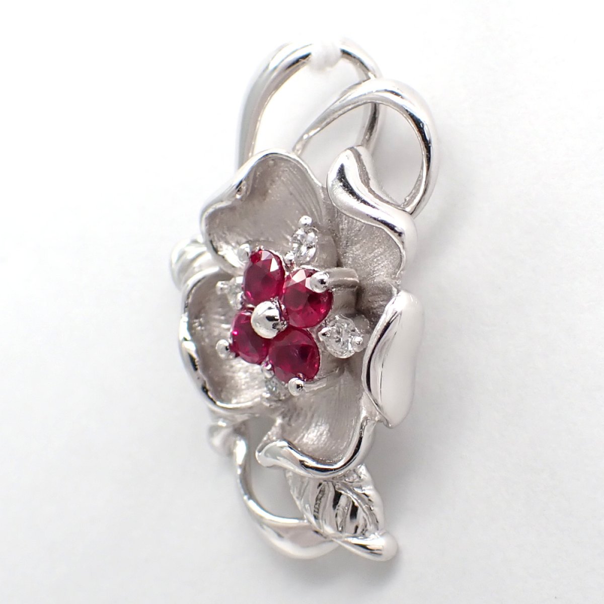 画像2: Pt900 プラチナ　ルビー 0.47ct　ダイヤモンド 0.09ct　ペンダントトップ 　フラワー　ダイヤ　中古　美品　トップのみ　ペンダント　ジュエリー　レディース　アクセサリー　花　７月誕生石　質屋