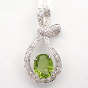 K18WG　ホワイトゴールド　ペリドット 2.10ct　ダイヤモンド 0.66ct　ペンダントトップ 　ダイヤ　中古　美品　トップのみ　ペンダント　ジュエリー　レディース　アクセサリー　8月誕生石　質屋