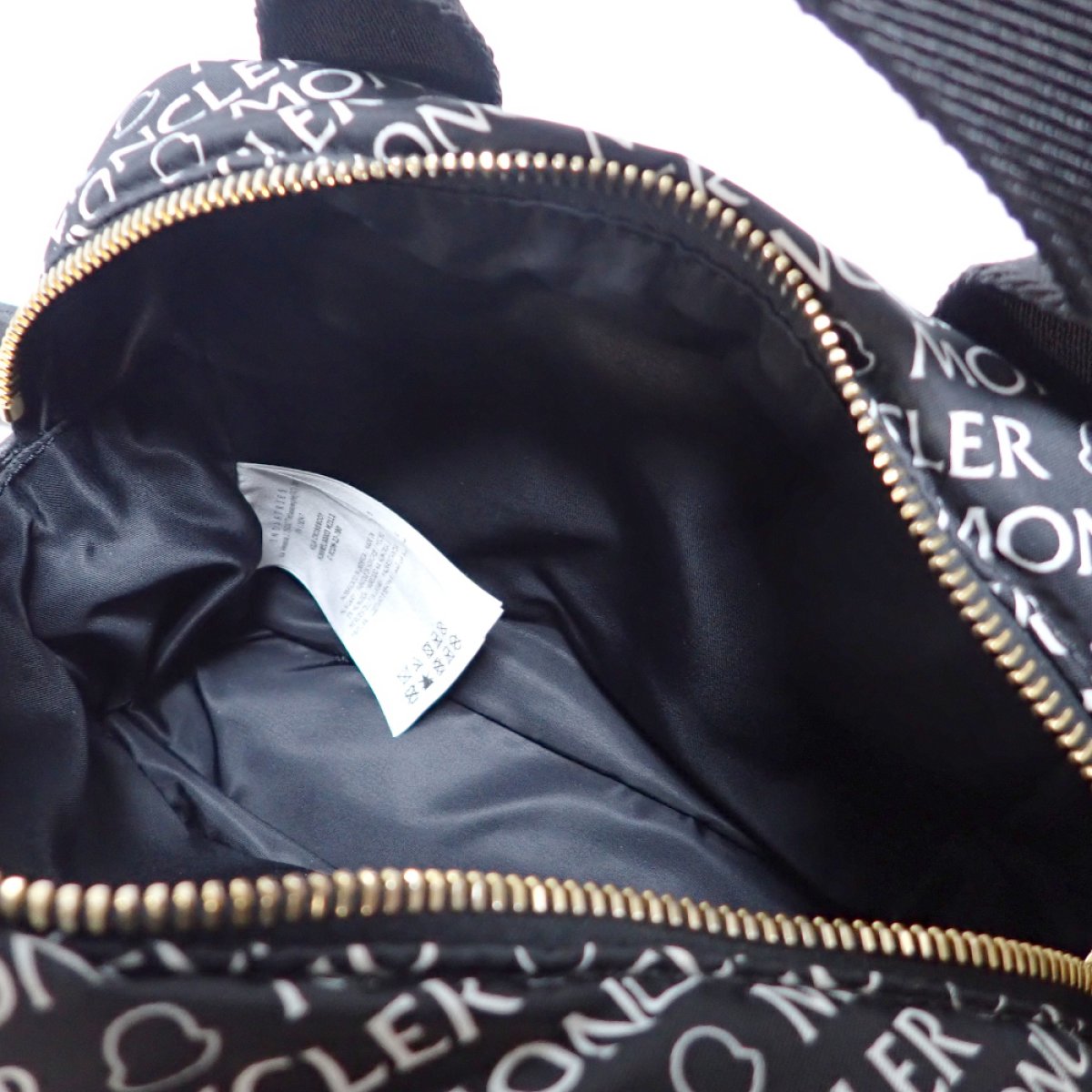 画像3: 【MONCLER】 モンクレール　 クロスボディバッグ　Kilia　キリア　 MCL5L00003M2111　ブラック　中古　総ロゴ　バッグ　メンズ　レディース　黒　ナイロン　レザー　カジュアル　ショルダー　斜め掛け　美品　質屋　