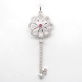 K18WG ホワイトゴールド　ピンクサファイア 0.05ct　ダイヤモンド 0.30ct　ペンダント　カギ　フラワー　中古　美品　レディース　ジュエリー　ダイヤ　750　ペンダントトップ　トップ　鍵　可愛い　質屋