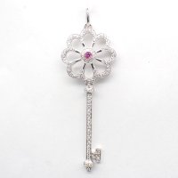K18WG ホワイトゴールド　ピンクサファイア 0.05ct　ダイヤモンド 0.30ct　ペンダント　カギ　フラワー　中古　美品　レディース　ジュエリー　ダイヤ　750　ペンダントトップ　トップ　鍵　可愛い　質屋