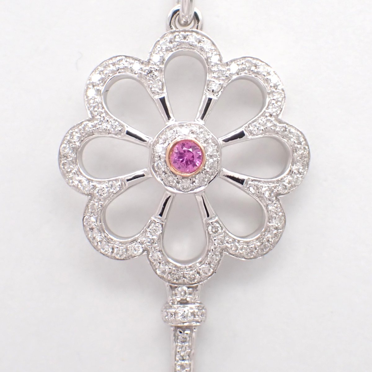 画像3: K18WG ホワイトゴールド　ピンクサファイア 0.05ct　ダイヤモンド 0.30ct　ペンダント　カギ　フラワー　中古　美品　レディース　ジュエリー　ダイヤ　750　ペンダントトップ　トップ　鍵　可愛い　質屋