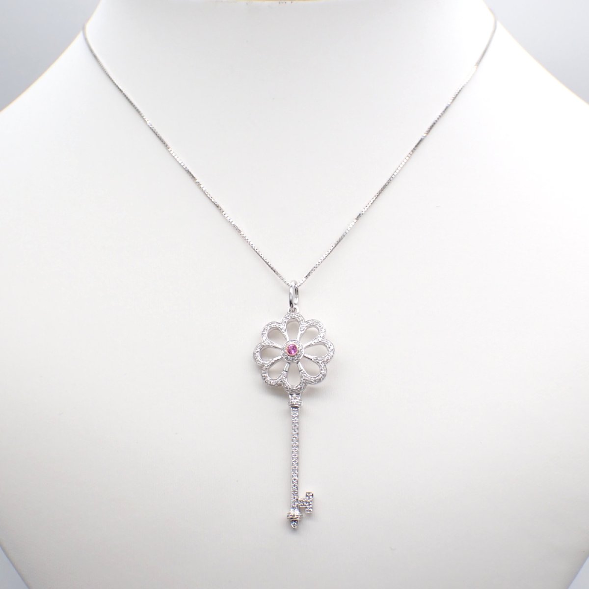 画像5: K18WG ホワイトゴールド　ピンクサファイア 0.05ct　ダイヤモンド 0.30ct　ペンダント　カギ　フラワー　中古　美品　レディース　ジュエリー　ダイヤ　750　ペンダントトップ　トップ　鍵　可愛い　質屋