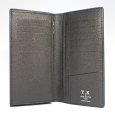 画像2: 【LOUIS VUITTON】ルイ・ヴィトン ポルトフォイユ・ブラザ ダミエ・グラフィット 二つ折り 長財布 N62665 中古 ブラック 美品 イニシャル メンズ ウォレット 黒 グレー 財布 質屋 (2)