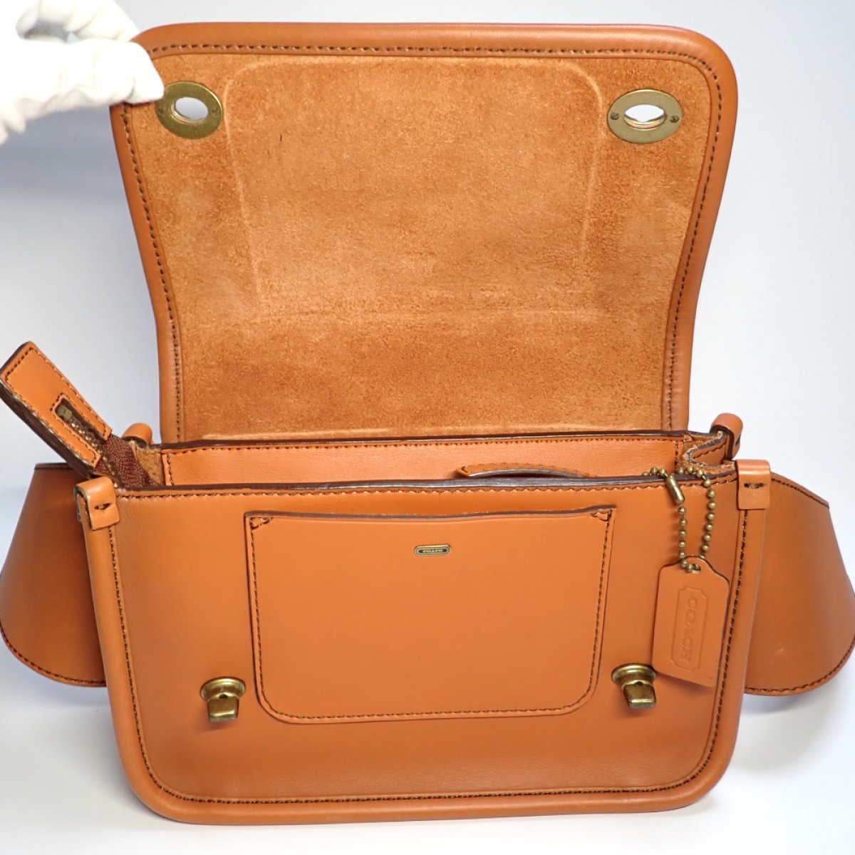 画像2: 【 COACH 】コーチ　レガシー　ターンロック　ボディバッグ　ウエストバッグ　レザー　キャメル　70722　中古　バッグ　メンズ　レディース　茶　ブラウン　質屋